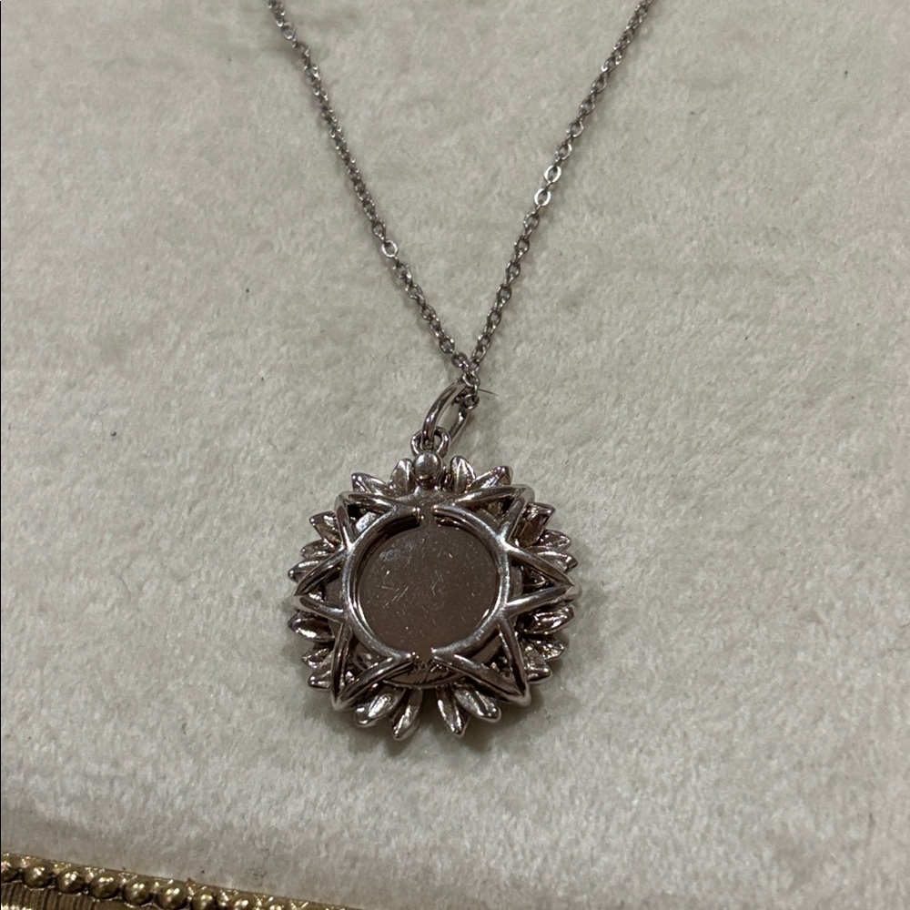 Sterling Silver  sunflower locket necklace with a hidden message engraved - Picture 6 of 10